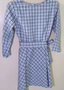 Checked Tie-Waist Tunic Top