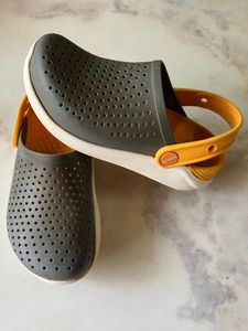 Crocs J 1