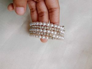 Elegant Pearl and Crystal Bracelet