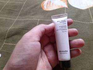 SAMPLE OF SIMPLE, MINIMALIST, LAKME.