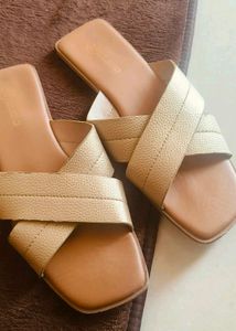 Stylish Beige Criss-Cross Strap Flats