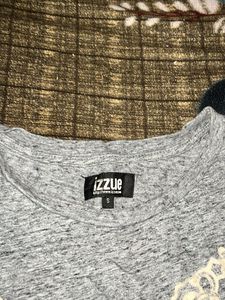 IZZUE Grey Graphic Tee
