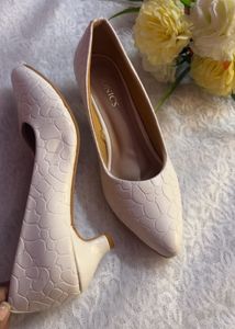 Elegant White Croc Print Heels