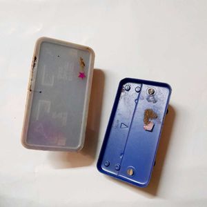 2 pushing machines
