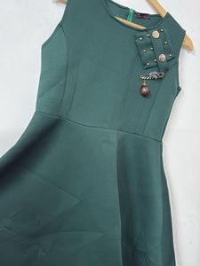Elegant Green Sleeveless Dress