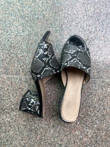 Stylish Snakeskin Slide Sandals