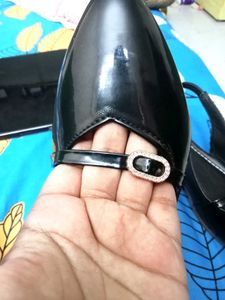 NEW Unused Beautiful Black Sandals 😍😍