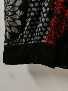 Unique Sleeveless Printed Blouse