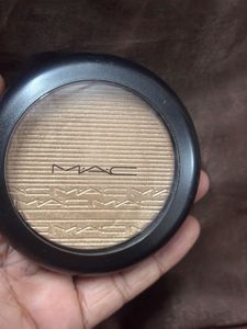 MAC Extra Dimension Skinfinish Highlighter