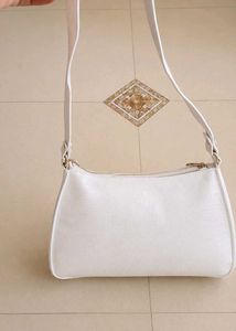 Chic White Crocodile Texture Shoulder Bag