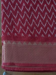 Elegant Red Saree with Zigzag Pattern
