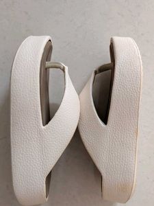 Comfortable Cream/Off-white Flip-Flops