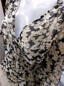 Formal floral blouse with gold shimmers