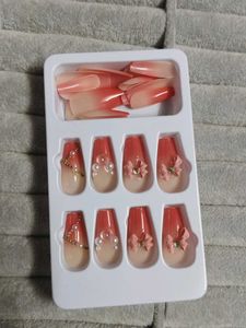 nails
