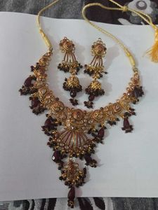Exquisite Gold Tone Necklace & Earring Set