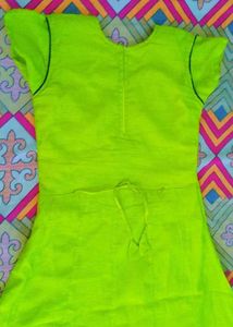 Green 💚 Long gown with blue 🦵 leggings