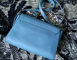 🩵 Fastrack Crossbody Bag with Gold Chain
