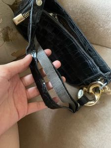 Chic Black Croc Embossed Shoulder Bag