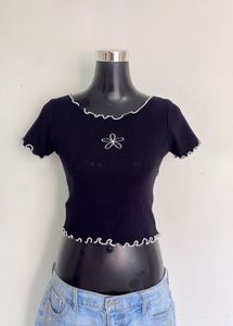 Cute Black Lettuce Trim Crop Top