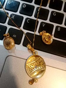 ❤🤩Exquisite Gold Pendant &amp; Earring Set❤🤩