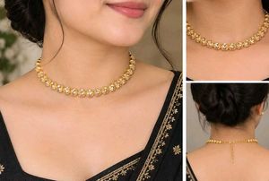 Elegant Gold-Tone chocker with Sparkly Stones