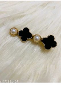 Elegant Black Clover &amp; Pearl Hair Clips