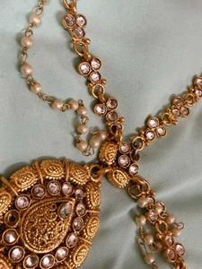 Elegant Kundan Maang Tikka