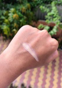 Elitty Dab &amp; Glow Cushion Foundation (Shade- Moon)