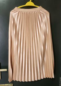 Elegant Pleated Midi Skirt