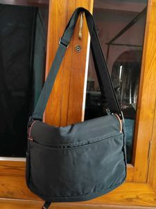 Black and orange bag with adjustable straps