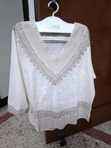 💫 Off White Embroidered V Neck Top 💫