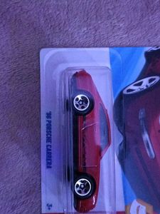 Hot Wheels 98 Porsche Carrera with free case in mi