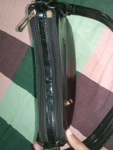 BLACK SLING BAG🌺