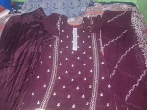 free delivery Maroon Kurta Set with Embroidery