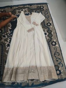 Elegant White Kurta with Embellishments Size L