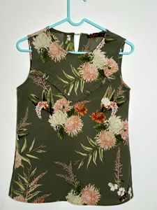 109F sleeveless top