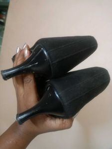 Stylish Black Kitten Heel Booties