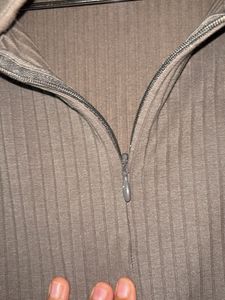 H&amp;M Ribbed Zip Neck Cropped Top