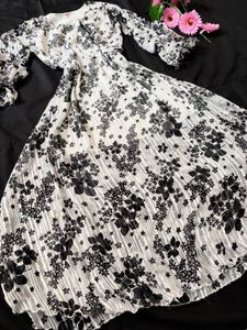 Chic Floral Print Pleated Dress