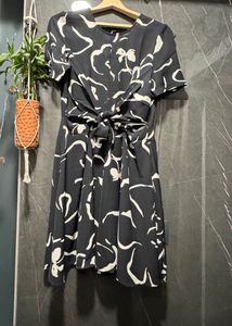 Chic Black &amp; White Printed Mini Dress