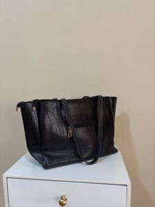 Chic Black Crocodile Tote Bag