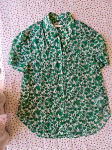 Chic Green Floral Print Button-Up Shirt