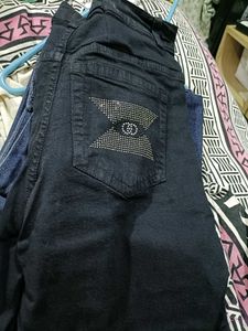 Classic Black Cropped Capri