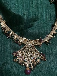 Exquisite Gold-Toned Necklace &amp; Earring Set