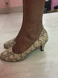 Stylish Snakeskin Print Ballet Heels