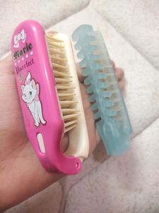 2 Foldable Combs