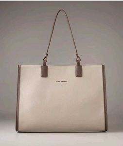 Elegant Tote Bag - Chic and Versatile
