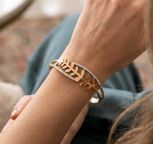 Elegant Leaf Design Bracelet
