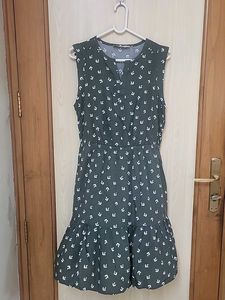 Chic Sleeveless Green Printed Dress Never worn
