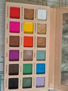 Mac highlighter n Revolution X Soph Eyeshadow